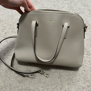 Kate spade bag comes with strap